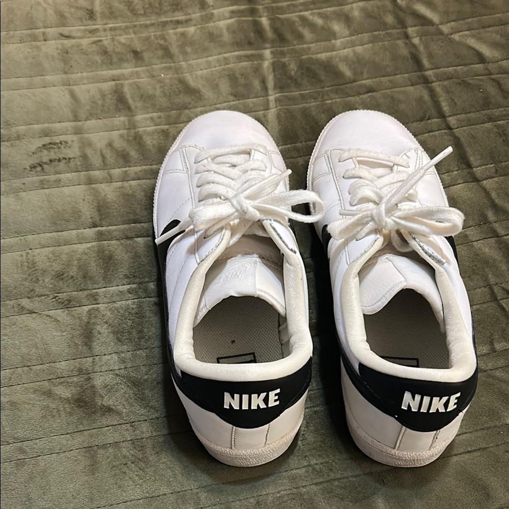 Nike White and Black Low-Top Sneakers